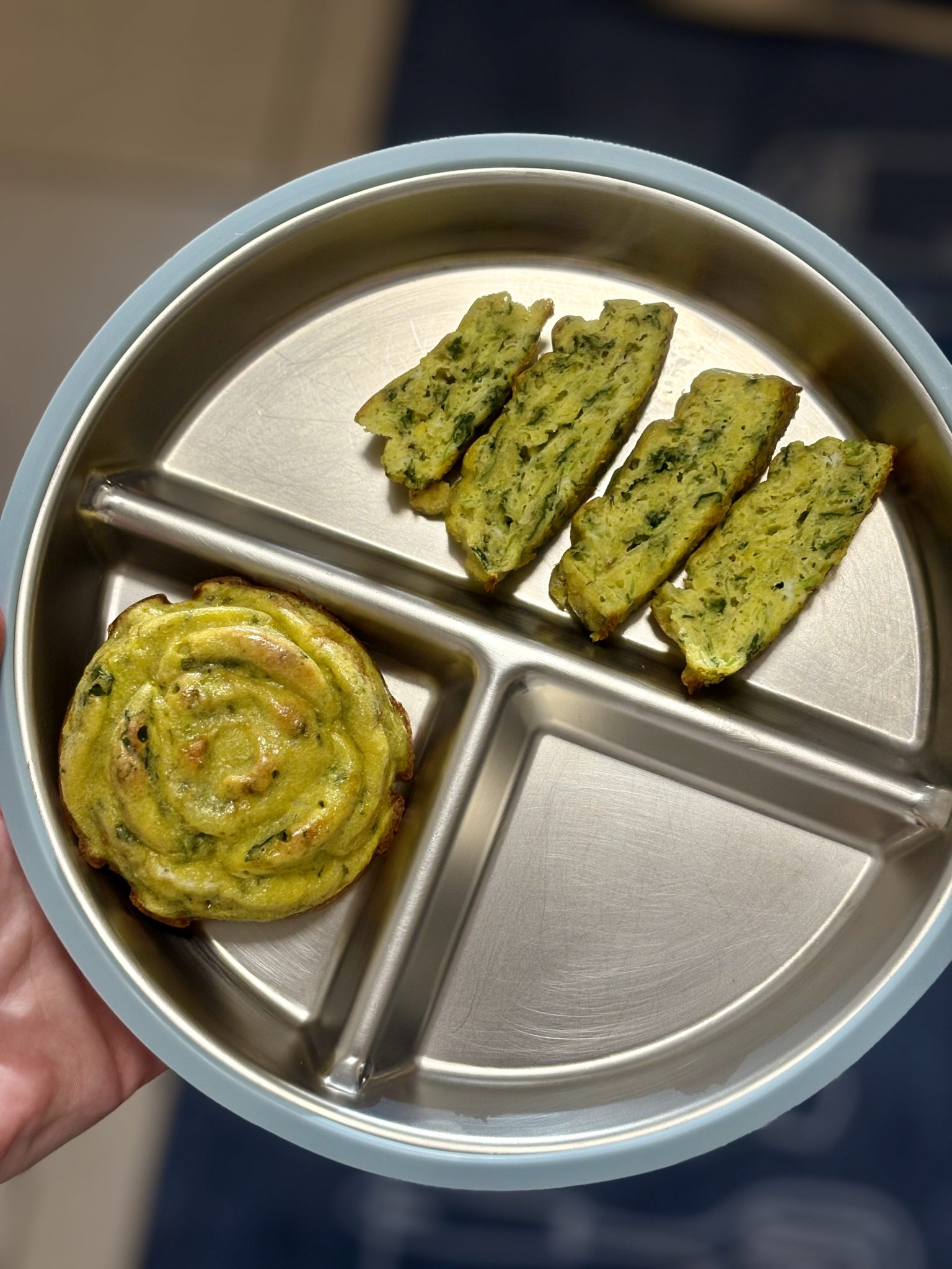 Brioșe moi cu dovlecel, spanac și griș pentru bebeluși 8 luni+