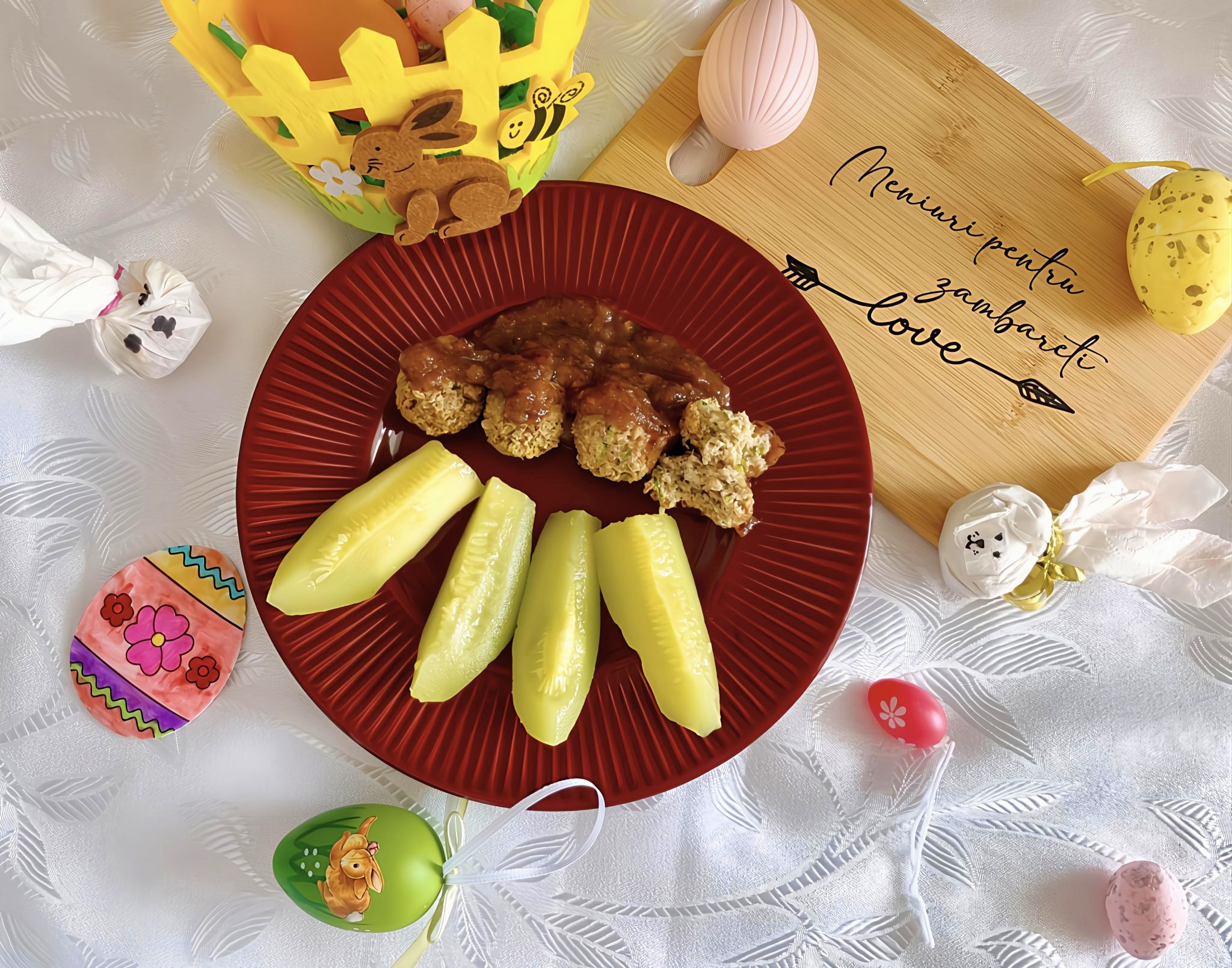 Chifteluțe de curcan cu sos de prune și pară – rețetă prânz anti-constipație BLW