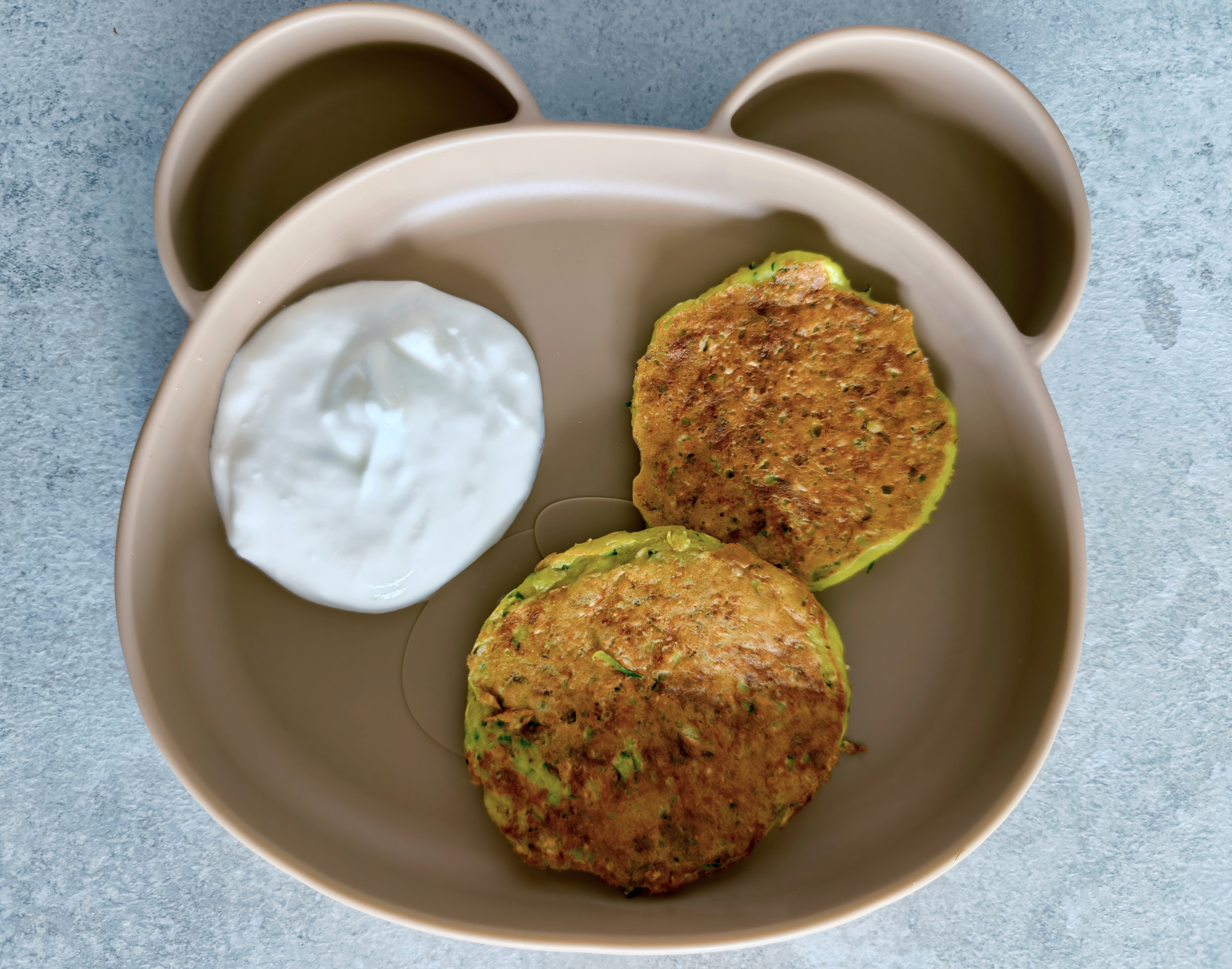 Pancakes moi cu dovlecel pentru bebe – rețetă rapidă și sănătoasă