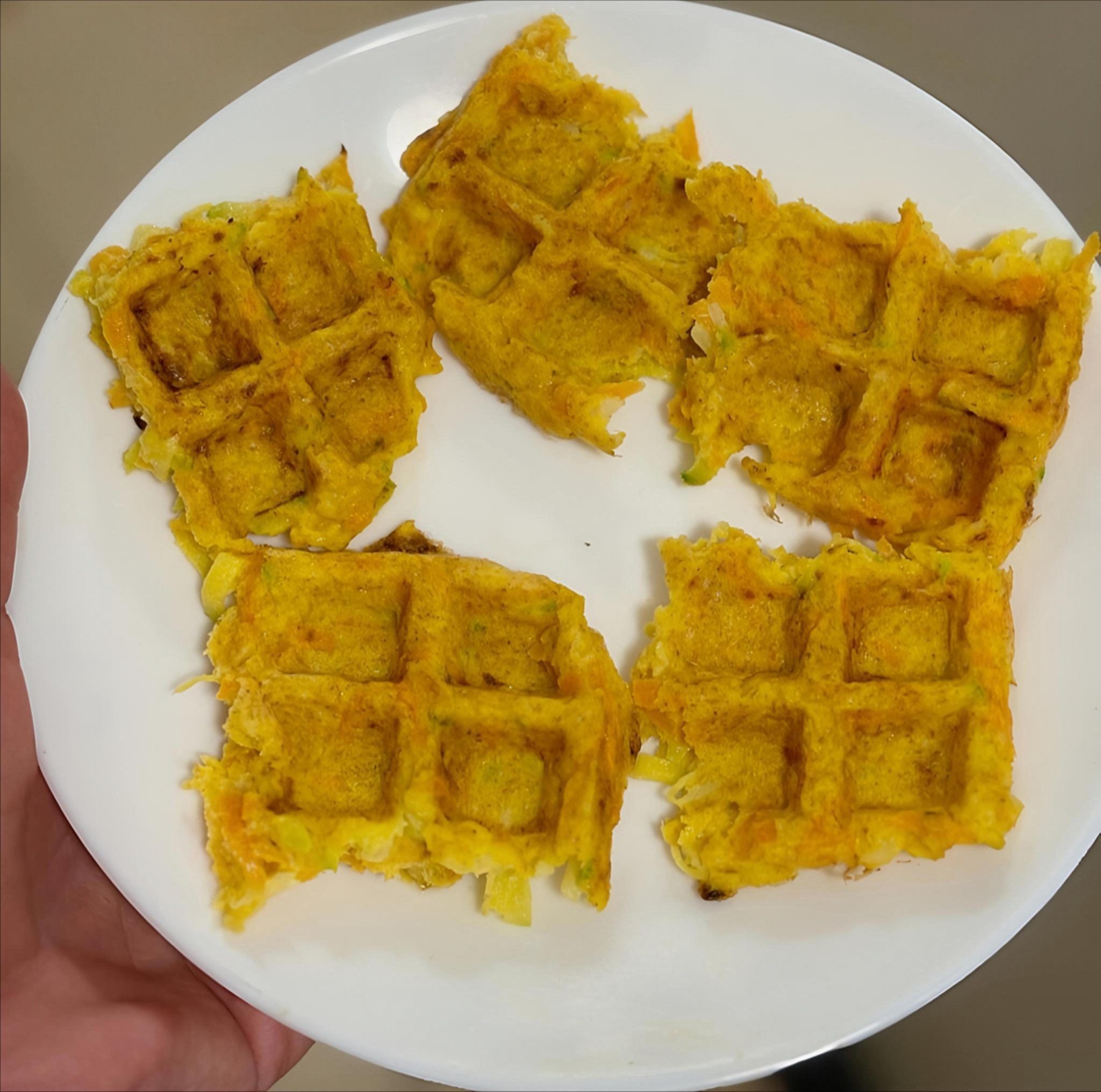 Waffle cu conopidă, dovlecel și morcov pentru bebeluși – rețetă sănătoasă și ușor de făcut